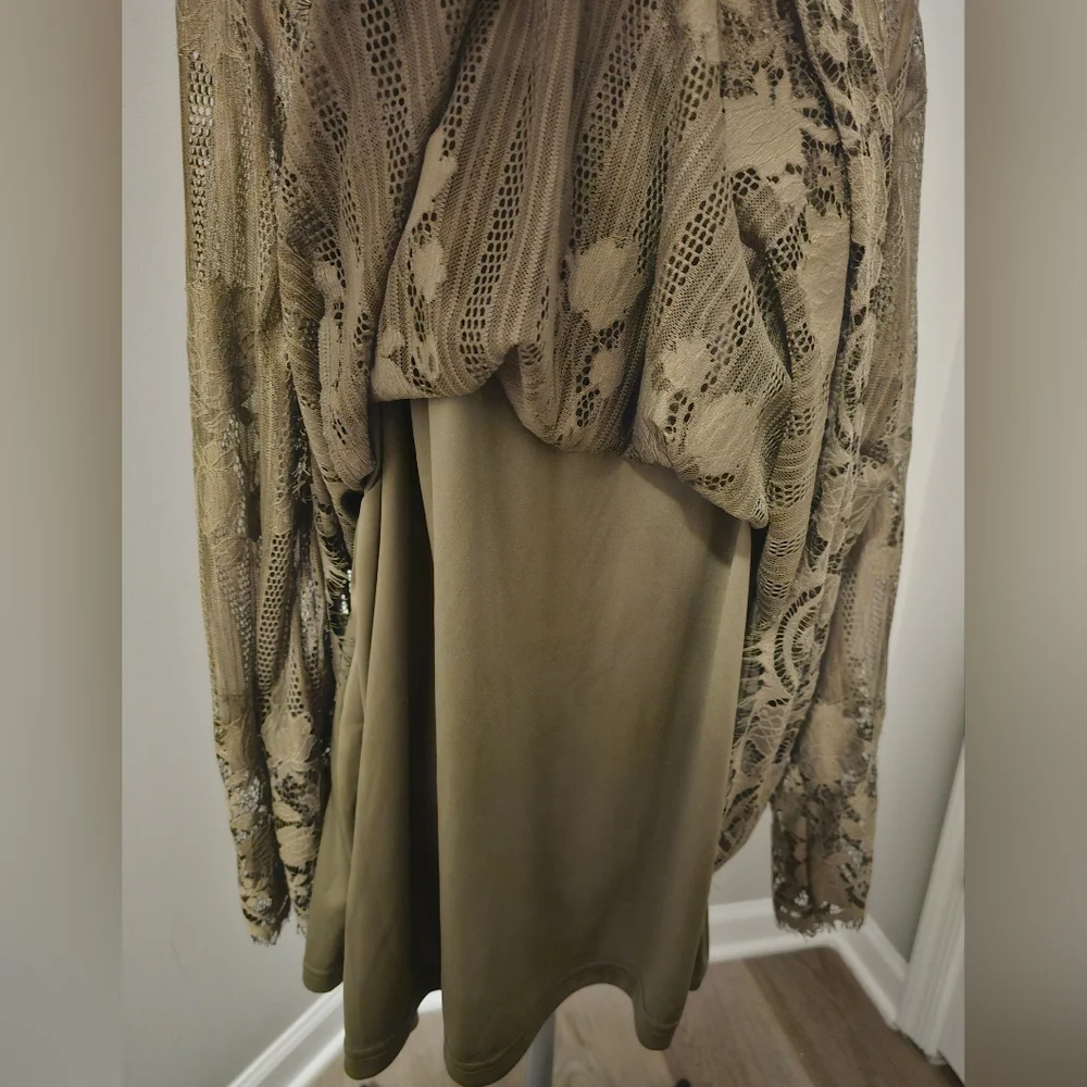 Est. 1946 Army Green Floral Lace Flowy Tunic Plus Size 26/28W New without Tags - Picture 4 of 6